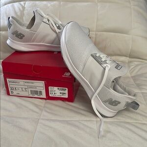 New Balance Women's White Athletic Shoes DynaSoft Nergize V3